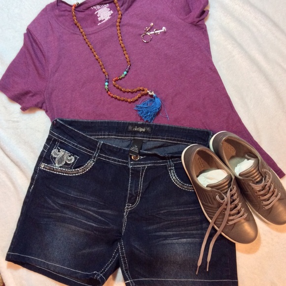 🤑BOGO🤑 CREW NECK, SHORT SLEEVE PURPLE T-SHIRT - Picture 4 of 11